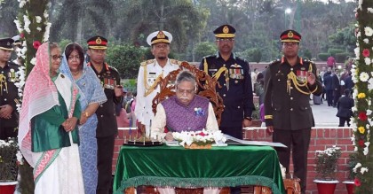 গণতন্ত্রকে প্রাতিষ্ঠানিক রূপ দিতে আইনের শাসন সুসংহত করতে হবে
