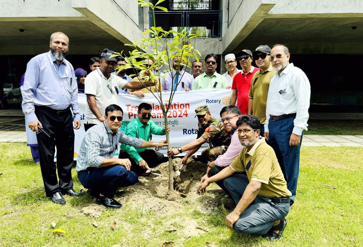 প্রয়াস বগুড়ায় রোটারী ক্লাবের বৃক্ষরোপণ কর্মসূচি