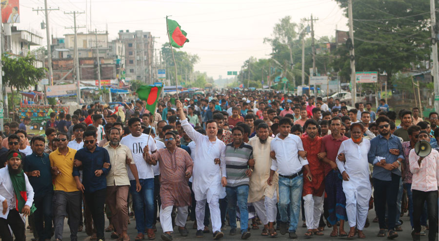 নন্দীগ্রামে বিএনপিসহ হাজারো জনতা নিয়ে সাবেক এমপি মোশারফের বিজয় মিছিল