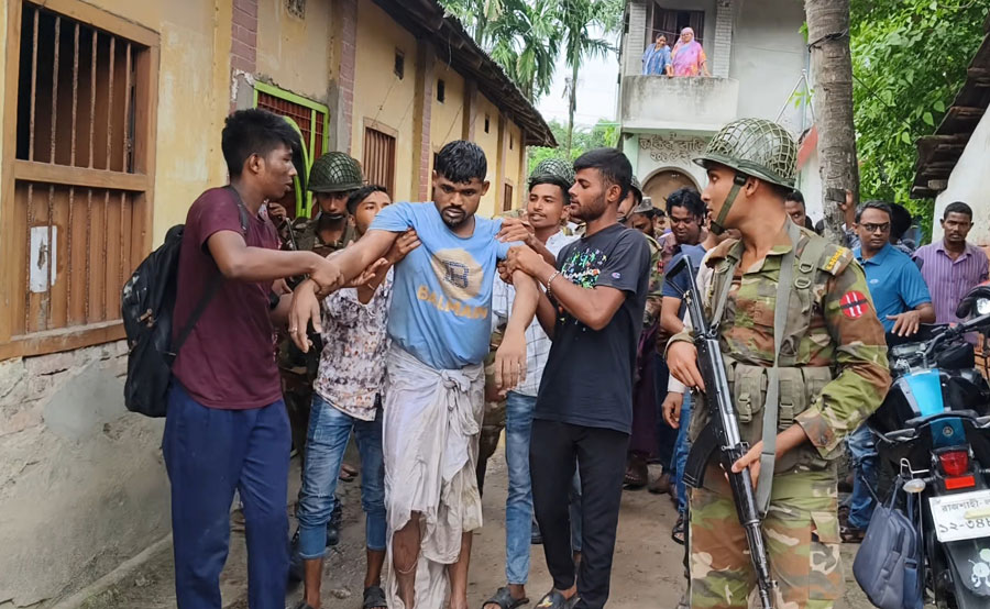 নাটোরের শীর্ষ সন্ত্রাসী সজিব বড়াইগ্রাম থেকে আটক 