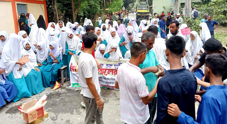 দুপচাঁচিয়ার তালোড়ায় শাহ এয়তেবাড়িয়া কামিল মাদ্রাসার প্রিন্সিপালের পদত্যাগের দাবীতে বিক্ষোভ