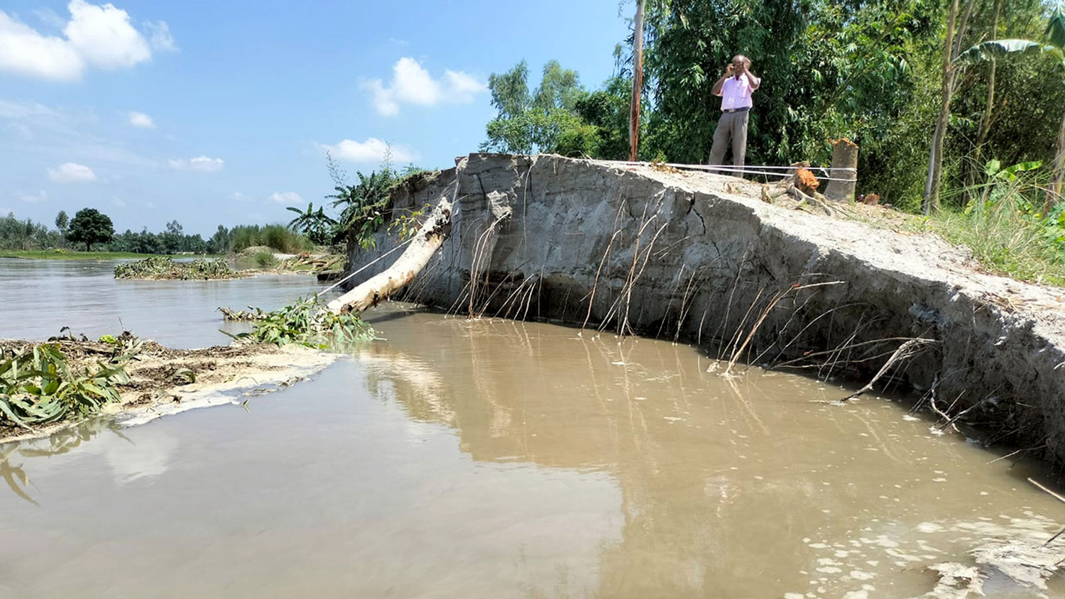 রংপুরের গঙ্গাচড়ায় আবারও তিস্তায় ব্যাপক ভাঙন শুরু হয়েছে 