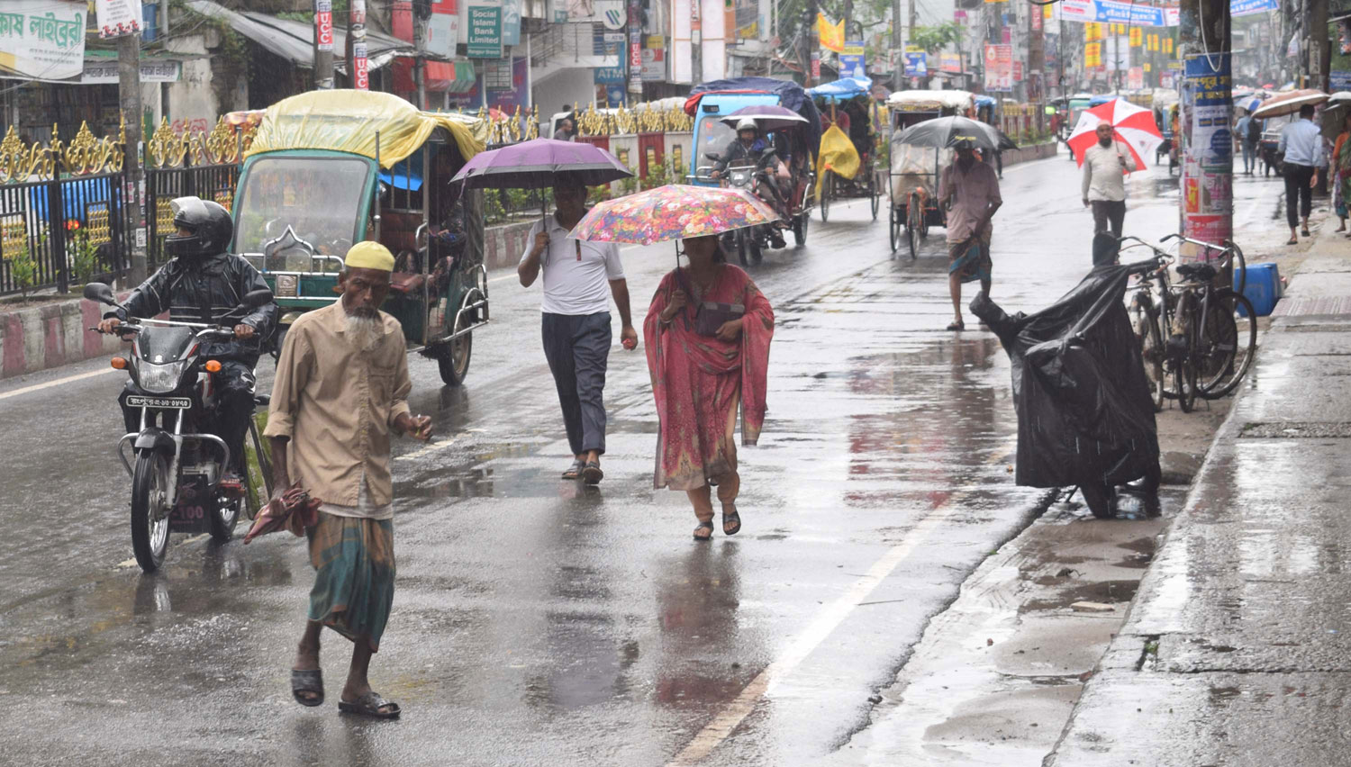 রংপুরে টানা বৃষ্টিতে বাড়ছে নদ-নদীর পানি, তিস্তার ৪৪ জলকপাট খোলা