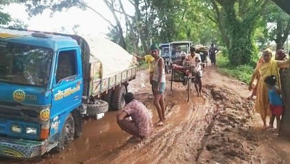 সাড়ে ৭ কোটি টাকায় সড়ক সংস্কার, বছর না পেরোতেই বেহালদশা