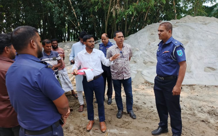 হাতীবান্ধায় অবৈধ বোমারু মেশিন জব্দ এক লক্ষ টাকা জরিমানা 