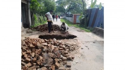 সংবাদ প্রকাশের পর নাটোরের লালপুরে বেহাল সড়কটির সংস্কার কাজ শুরু