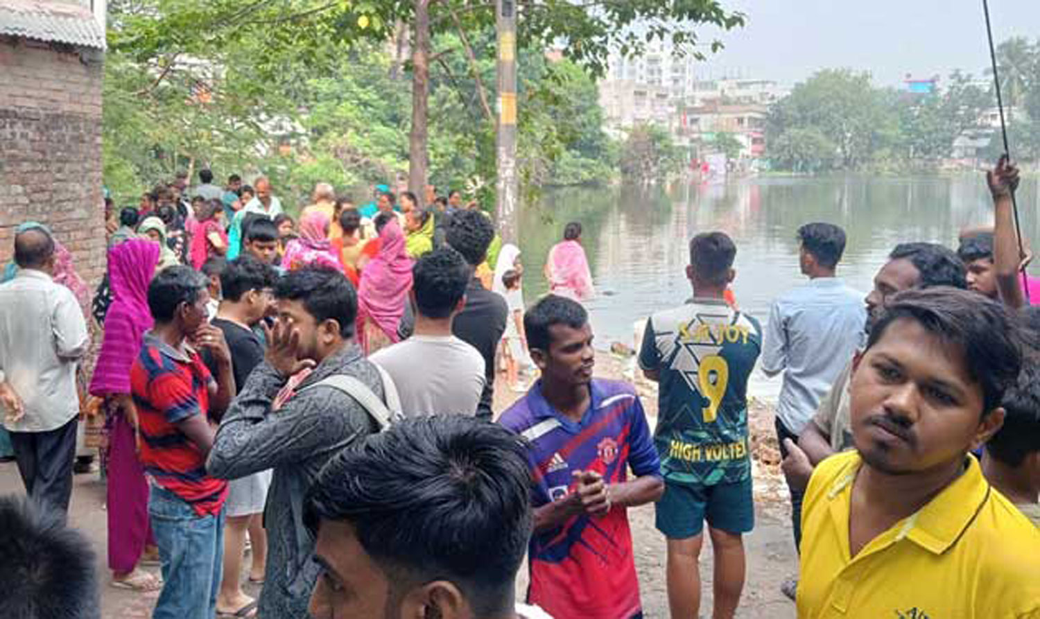 রাজশাহীতে পুকুর থেকে ঘোষের মরদেহ উদ্ধার