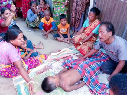 বীরগঞ্জ নদী থেকে বালু উত্তোলন করার সময় শিশু নিহত