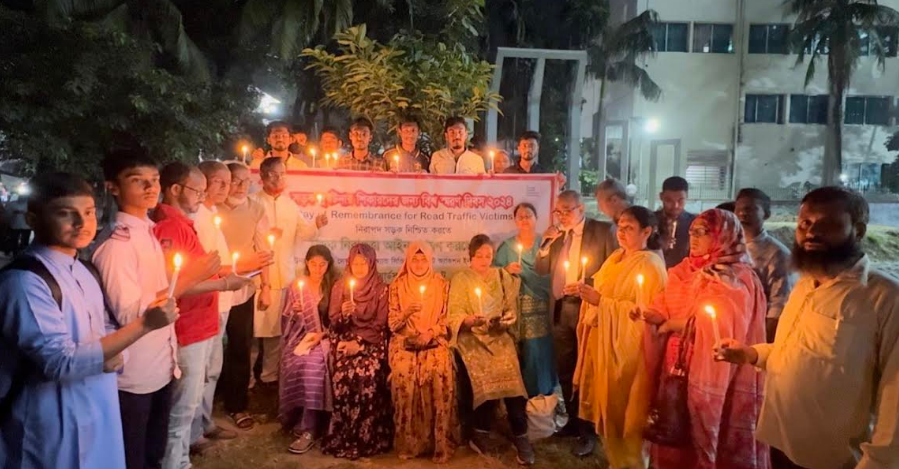 সড়ক দুর্ঘটনায় নিহতদের স্মরণে বগুড়ায় মোমবাতি প্রজ্জ্বলন