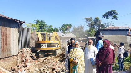 সরকারি রাস্তা দখল করে অবৈধ স্থাপনা নির্মাণ, উচ্ছেদ করলো এসিল্যান্ড