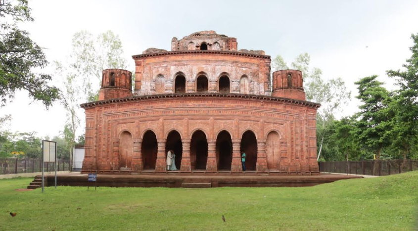 কালের স্বাক্ষী হাটিকুমরুল নবরত্ন মন্দির 