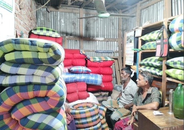 লেপ-তোশক তৈরির উপকরণ তুলা, কাপড় ও সুতার দাম বেড়েছে প্রায় দ্বিগুণ 