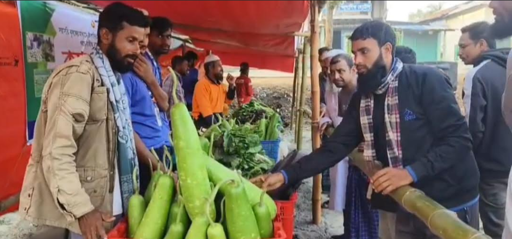 কলাপাড়ায় নিম্নবিত্তদের স্বস্থি দিতে স্থাপন করা হলো সরাসরি কৃষকদের সবজি বাজার