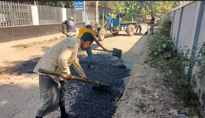 কুয়াকাটায় নিয়ম বহির্ভূত কার্পেটিং আর পুরানো ইট দিয়ে কাজ শেষ করার অভিযোগ 