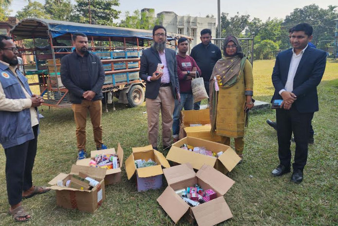 চারঘাটে বিএসটিআই’র অভিযানে নকল কসমেটিকস উৎপাদনকারী দুই প্রতিষ্ঠানকে জরিমানা