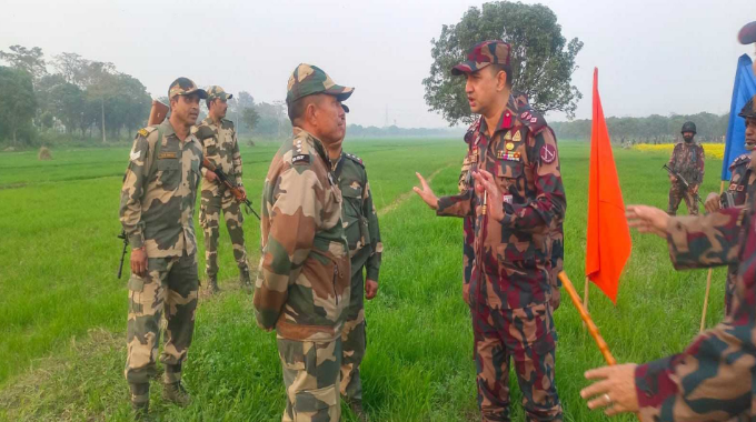 জয়পুরহাট সীমান্তে বিএসএফের কাঁটাতারের বেড়া নির্মাণের চেষ্টা, বিজিবির বাধা