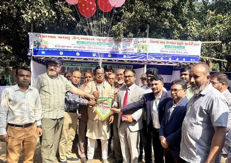 বগুড়ায় নিরাপদ খাদ্য উৎপাদন 
প্রযুক্তি প্রদর্শনী মেলা অনুষ্ঠিত
