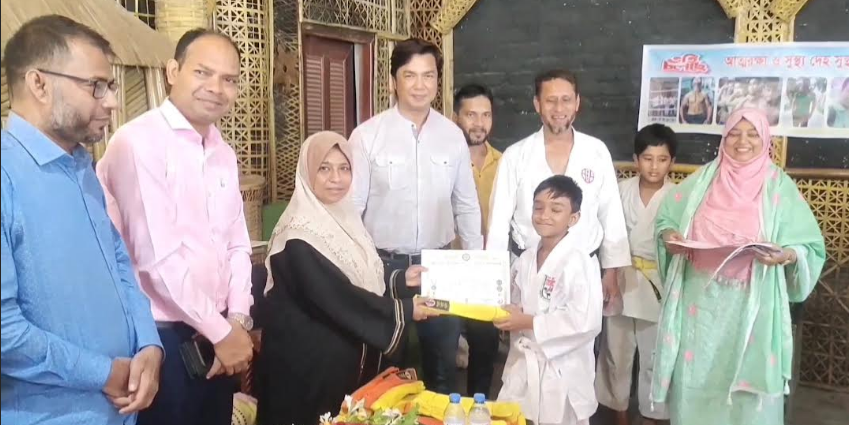 জয়পুরহাটে কারাতে প্রশিক্ষণার্থীদের মাঝে সার্টিফিকেট ও বেল্ট বিতরণ