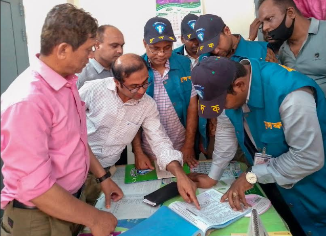 বীরগঞ্জ উপজেলা স্বাস্থ্য কমপ্লেক্সে দুর্নীতি ও অনিয়মের বিরুদ্ধে দুদকের অভিযান
