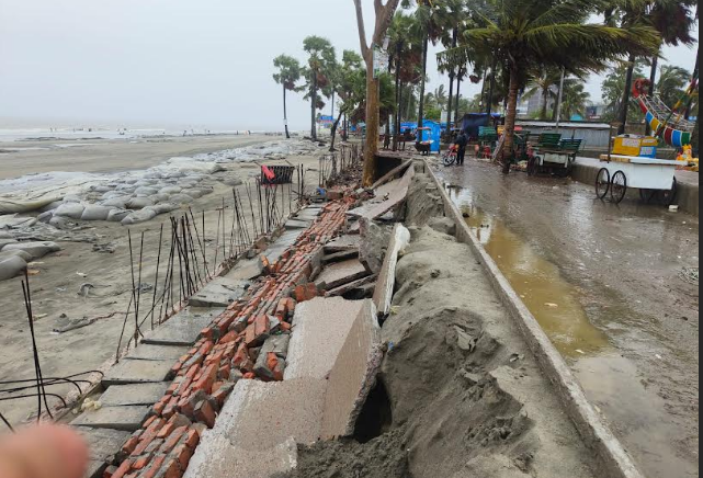 কুয়াকাটায় নির্মাণাধীন সড়ক লন্ডভন্ড: প্রকল্পে অনিয়মের অভিযোগে তদন্ত কমিটি গঠন