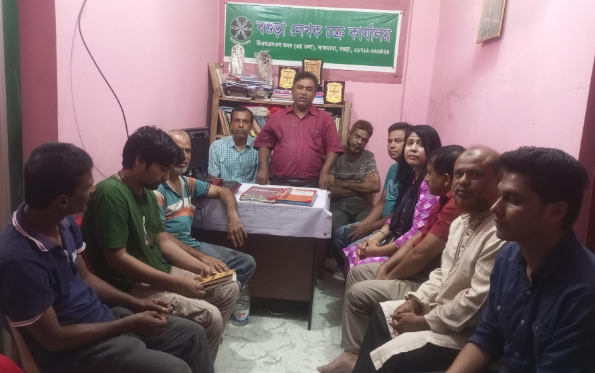 বগুড়ায় লেখক চক্রের ৯৬২তম সাহিত্য আসর অনুষ্ঠিত