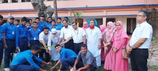 বগুড়ায় পুলিশ লাইন্স স্কুল অ্যান্ড কলেজে লেইস প্রকল্পের আওতায় বৃক্ষরোপণ কর্মসূচি পালিত