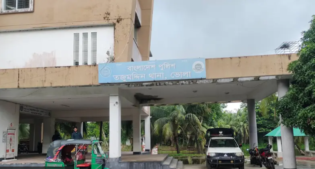 ভোলায় স্বামীকে আটকে রেখে স্ত্রীকে সংঘবদ্ধ ধর্ষণের অভিযোগ, শ্রমিক দল ও ছাত্রদলের তিন জন বহিষ্কার