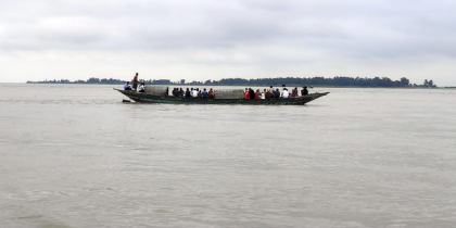 যমুনার জলে ভেসে চলে দুই মাঝির জীবন সংগ্রামের গল্প