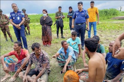 সোনাতলায় যৌথ বাহিনীর অভিযানে বালু উত্তোলনের অবৈধ ৭টি ড্রেজার মেশিন ধ্বংস, সাত জনের ১ মাস করে কারাদণ্ড