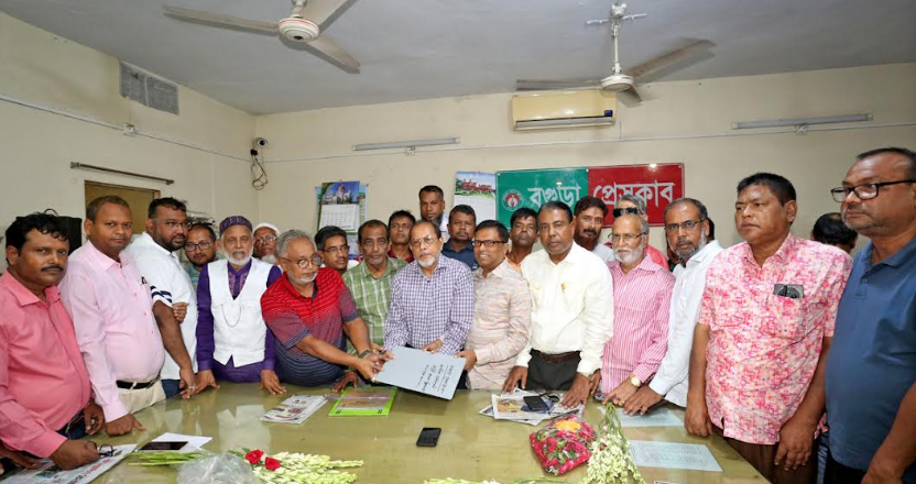 বগুড়া প্রেসক্লাবের নয়া কমিটির কাছে দায়িত্ব হস্তান্তর