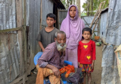 রায়গঞ্জে প্যারালাইসিসে আক্রান্ত তোজাম্মেলের মানবেতর জীবন, সাহায্যের অপেক্ষায় অসহায় পরিবার