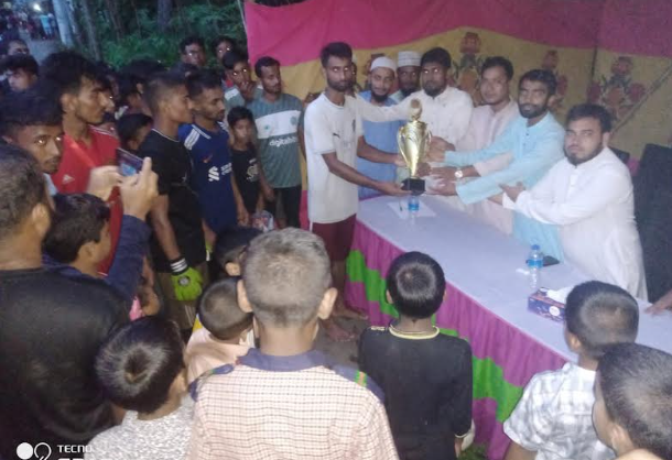 খোর্দ্দকোমরপুর  শিবিরের উদ্যোগে  ফুটবল টুর্নামেন্টের ফাইনাল খেলার পুরস্কার বিতরণী অনুষ্ঠিত 