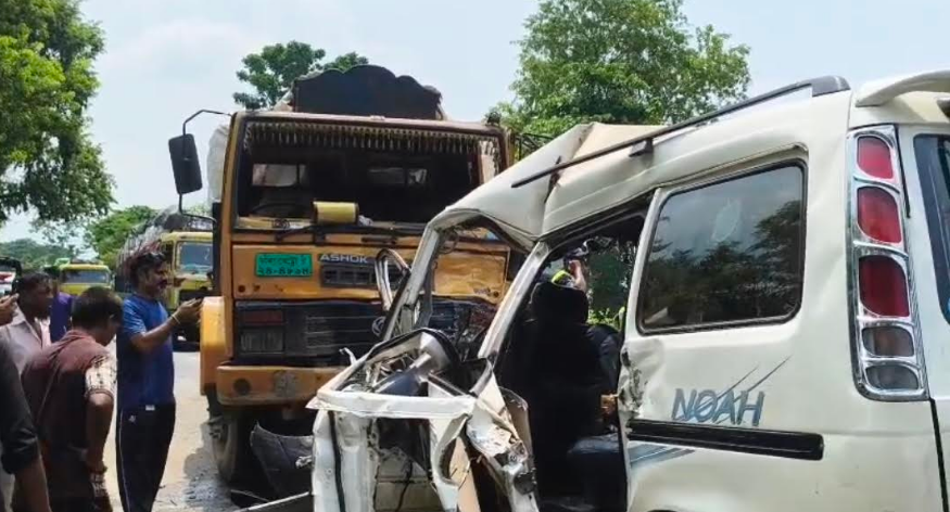 বড়াইগ্রামের মর্মান্তিক সড়ক দুর্ঘটনায় নিহত ৬, আহত ১