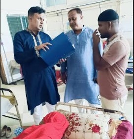 ক্যান্সারে আক্রান্ত কাহালু পৌর ছাত্রদলের সভাপতির মায়ের চিকিৎসার খোঁজখবর নিলেন সাবেক এমপি মোশারফ হোসেন