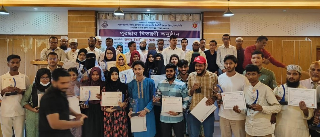 কলাপাড়ায় কৃতি শিক্ষার্থীদের পুরষ্কার বিতরণ ও সন্মাননা