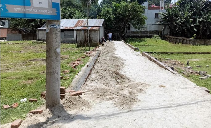 রংপুরে রেকোডিয় রাস্তার গাছ কর্তনের অভিযোগ