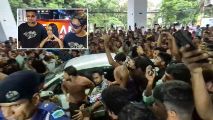 বগুড়ায় ইমন, তাসকিন ও কেয়াকে দেখতে জনস্রোত, ভেঙে পড়ল ফটক