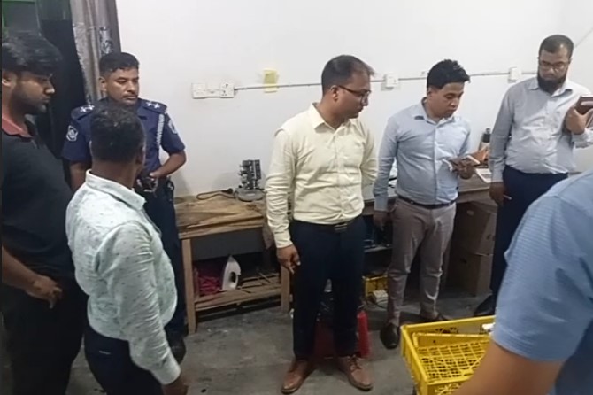 বগুড়ায় নকল ভেটেনারি ওষুধ তৈরি: প্রতিষ্ঠানকে ৫০ হাজার টাকা জরিমানা 