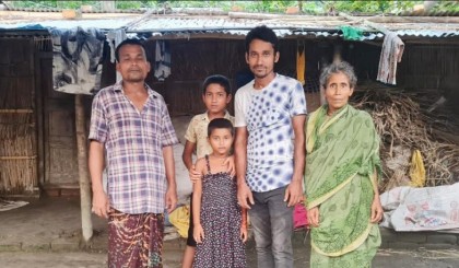 পড়াশোনার স্বপ্ন থমকে যেতে বসেছে অসহায় দুই ভাই-বোনের
