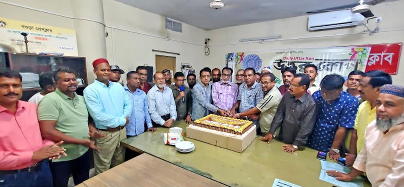 ২৪ বছর পূর্ণ করলো দৈনিক উত্তর কোণ, প্রেসক্লাবে আলোচনা সভা ও কেক কাটা