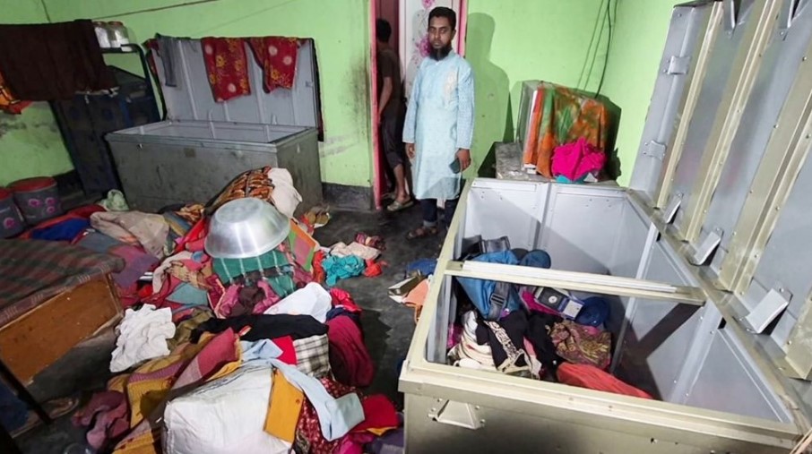 নাতিকে বেঁধে, দাদীকে হ ত্যা: গাবতলীতে রহস্যজনক খুন