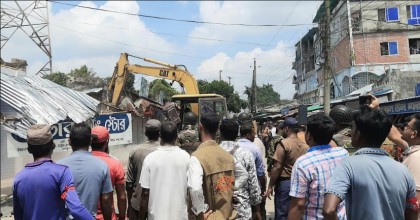 সান্তাহার জংশনে রেলওয়ের উচ্ছেদ অভিযান 