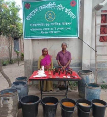 মিঠাপুকুরে সেনা–পুলিশের যৌথ অভিযানে দম্পতি আটক, ১৪২ লিটার দেশীয় মদ জব্দ
