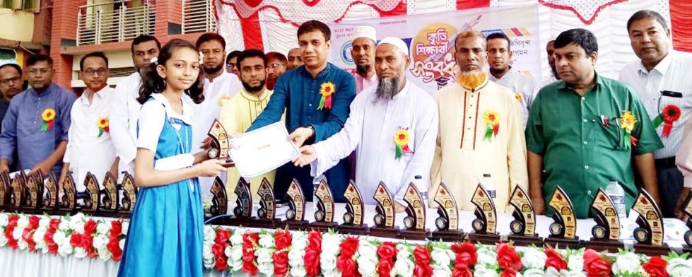 দুপচাঁচিয়ায় সাকসেসফুল স্টুডেন্টস এসোসিয়েশনের কৃতি শিক্ষার্থীদের সংবর্ধনা 