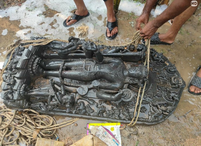 বগুড়ায় র‌্যাব-১২ এর অভিযানে প্রায় ২ কোটি টাকার কষ্টিপাথর উদ্ধার, আটক ২