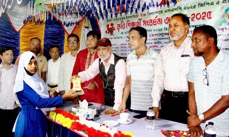 শাজাহানপুর খরনা নাদুরপুকুর ইসলামিয়া উচ্চ বিদ্যালয়ের জিপিএ-৫ প্রাপ্ত কৃতি শিক্ষার্থীদের সংবর্ধনা প্রদান