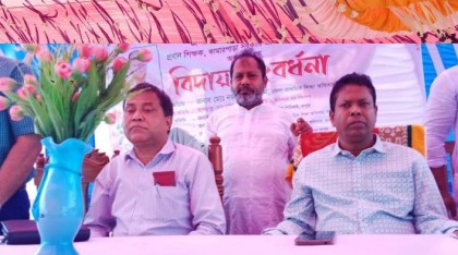 রংপুরে কামারপাড়া সরকারি প্রাথমিক বিদ্যালয়ের প্রধান শিক্ষকের বিদায় সংবর্ধনা