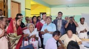 বগুড়ায় শারদ আর্শীবাদ জানাতে 
এমপি প্রার্থীর বাড়িতে ধর্মীয় নেতারা