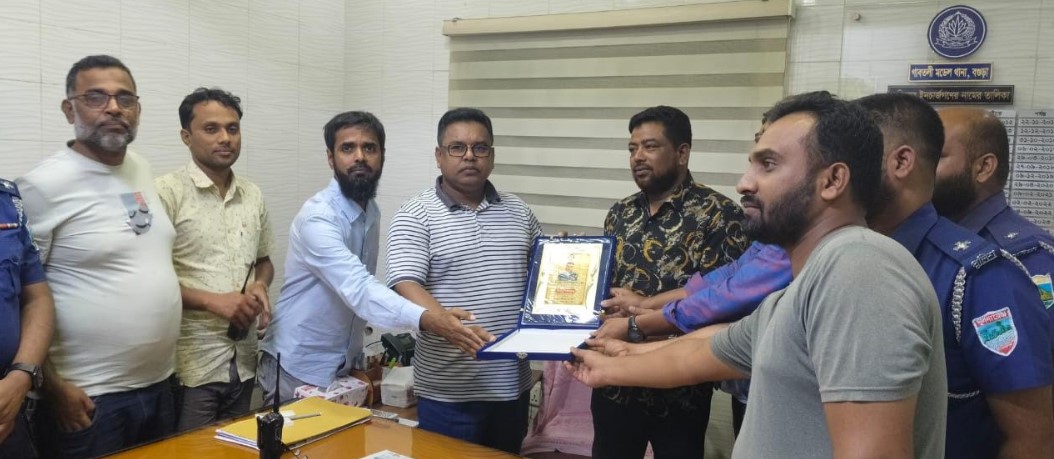 ‎গাবতলী মডেল থানায় সহকারী সাব ইন্সপেক্টর  আনোয়ার হোসেনকে পদোন্নতি উপলক্ষে বিদায় সংবর্ধনা