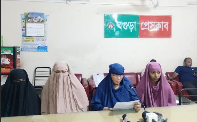 বগুড়ায় স্বামী হত্যার বিচার ও পরিবারের নিরাপত্তার দাবিতে সংবাদ সম্মেলন 